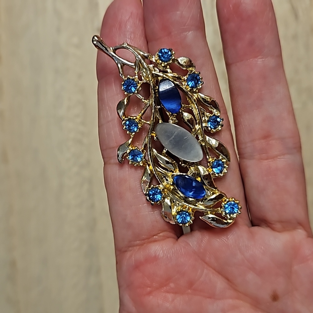Mixed Jewelry Lot blue rhinestones 3 prs. of earrings 2 pins silvertone goldtone - Picture 9 of 9